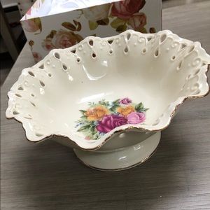 Porcelain bowl with roses